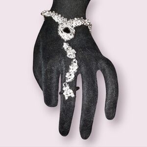 Hand & finger Bracelet Ring Tribal Ornate like new rhinestones adjustable